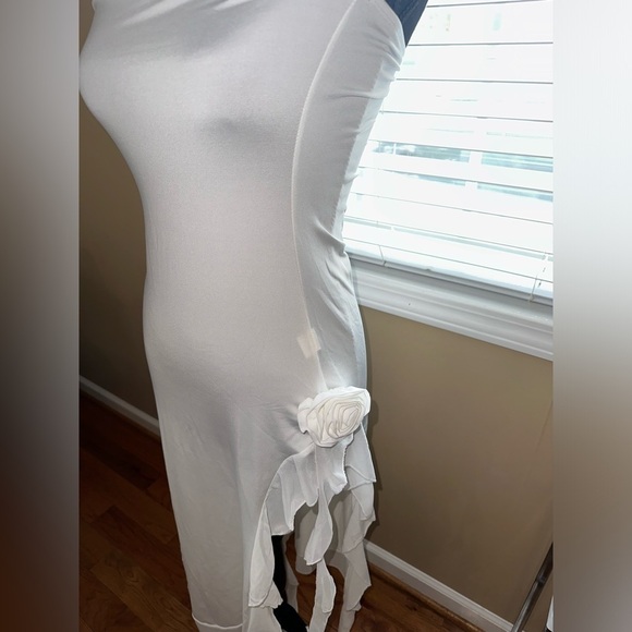WHITE STRAPLESS WATERFALL DRESS WITH ROSE DETAIL - Picture 3 of 4